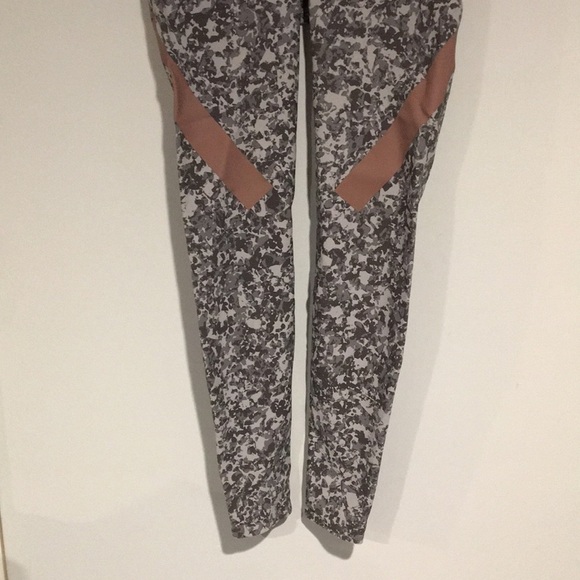 Stella McCartney Adidas Alpha Skin Grey Camo pattern leggings Size Medium - Picture 6 of 10